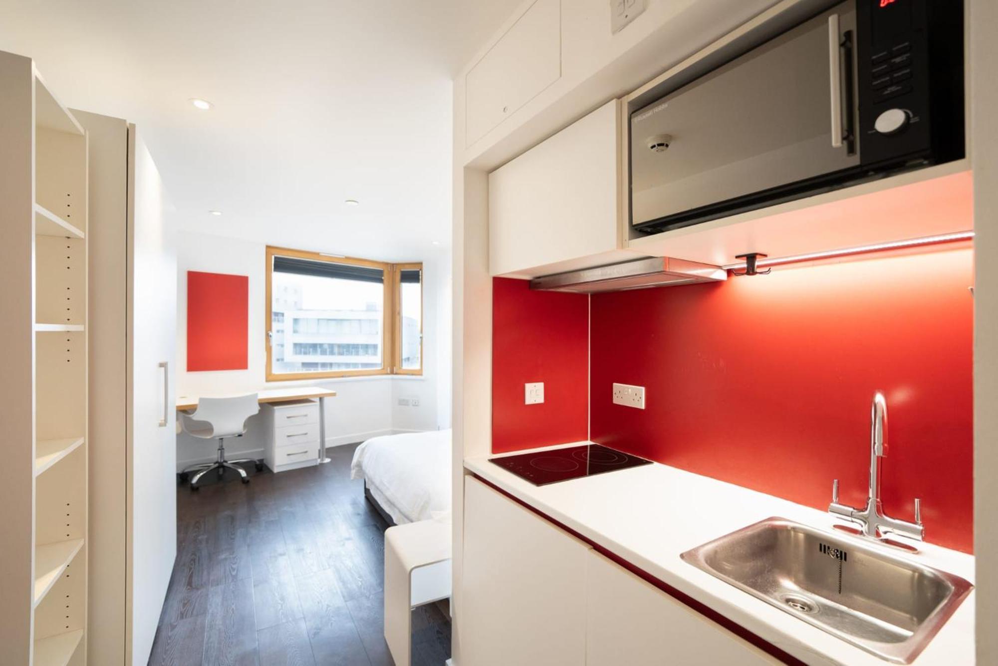 Cosy And At Chapter Aldgate In *