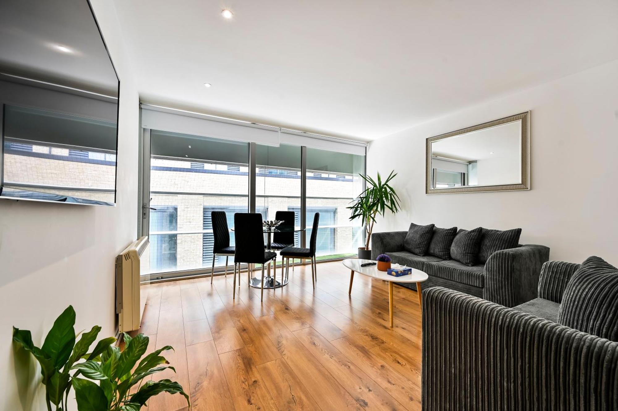 Lovely 2-bed, Sleeps 6, Near Stratford Station & Abba Voyage, Leilighet London