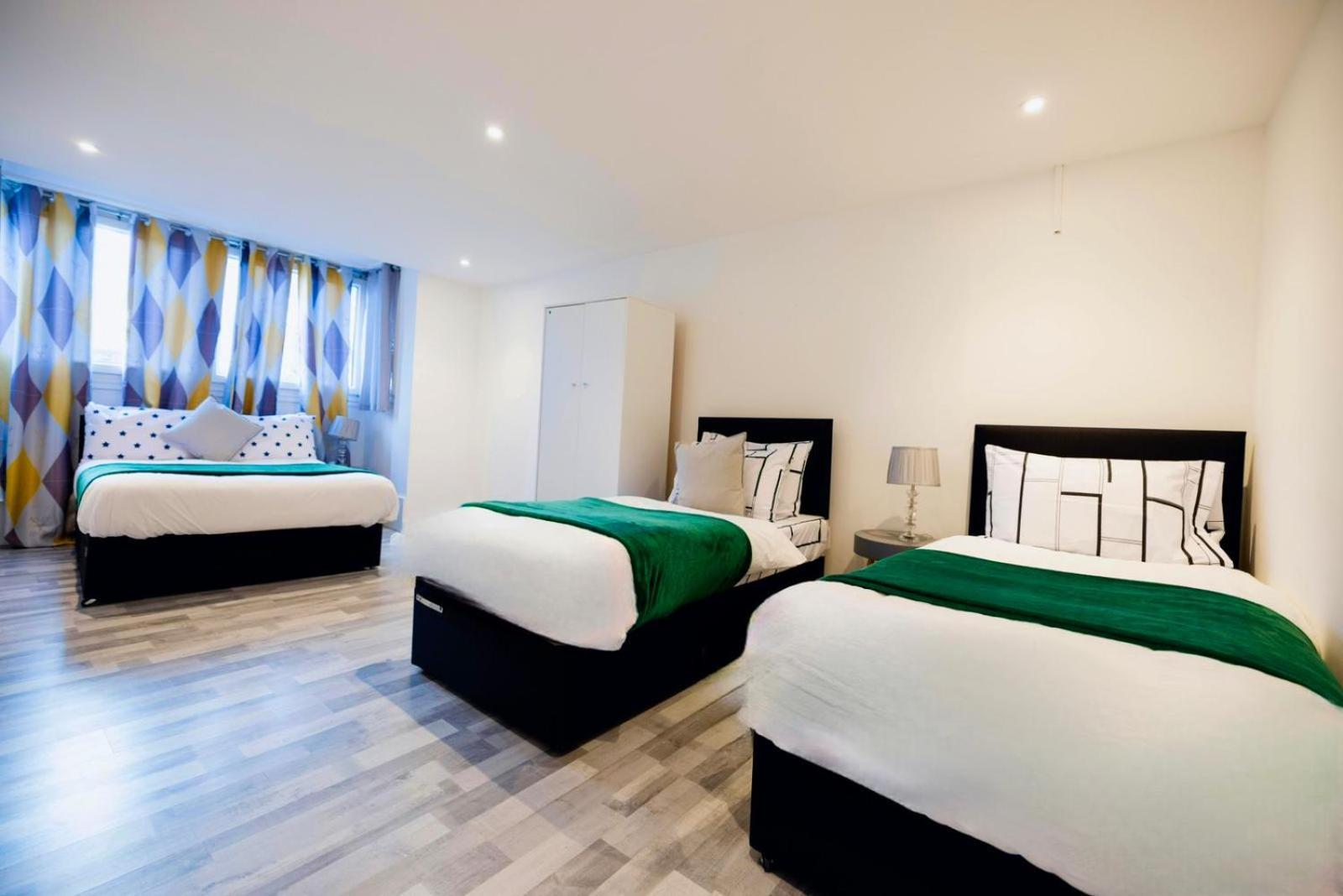 Leilighet 2 Bedrooms -parking-very Spacious-wifi
