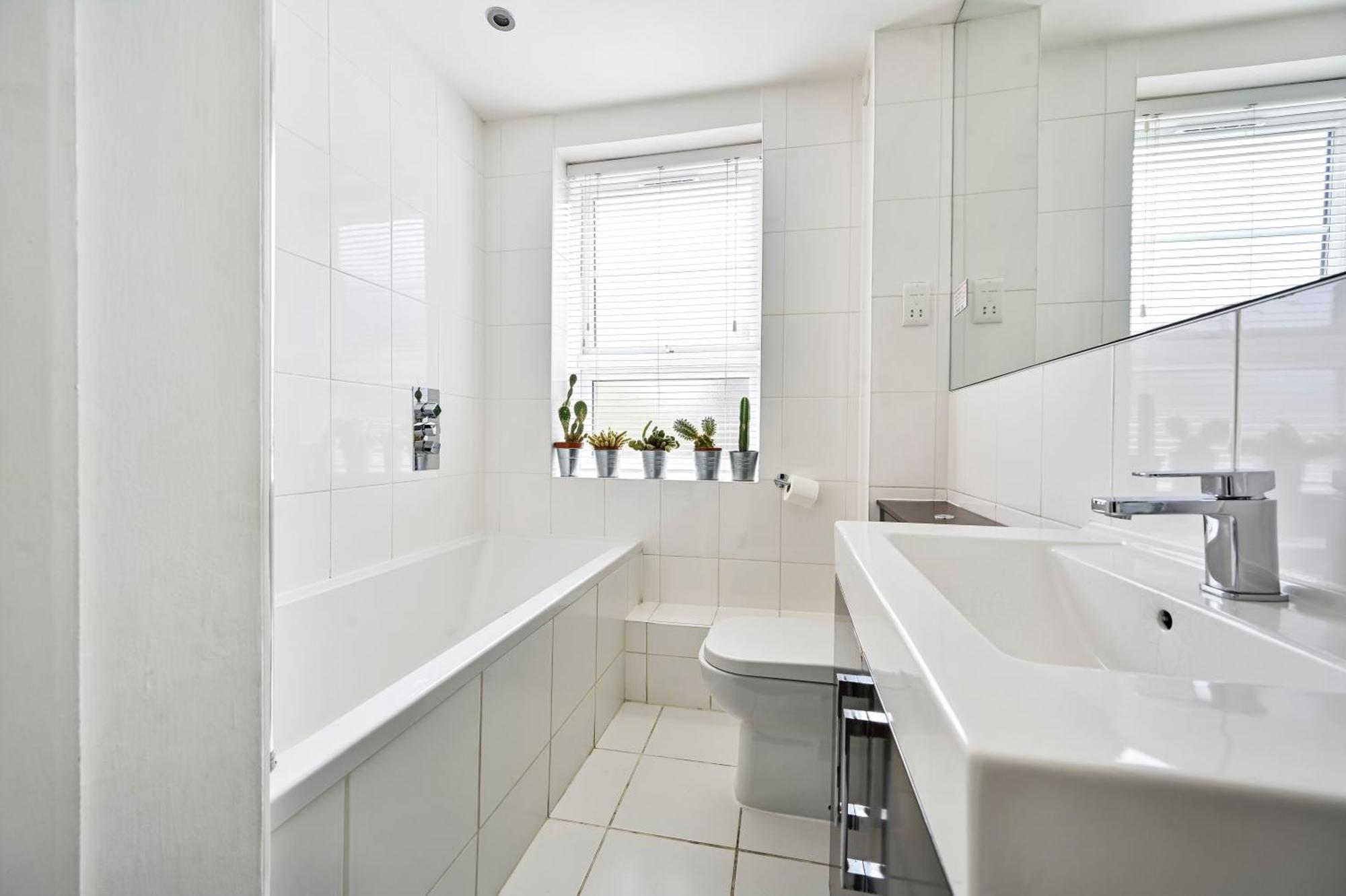 Cosy 1-Bed E15, Sleeps 4, 1 Min From Tube Station Near O2 Arena Apartment London