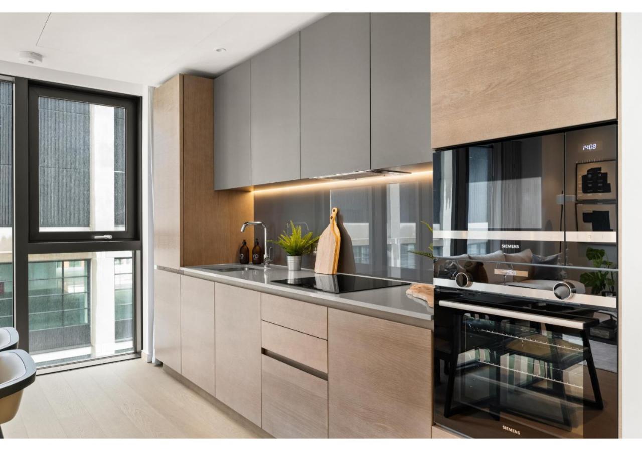 Elegant And Modern In Canary Wharf Right Next To Thames *