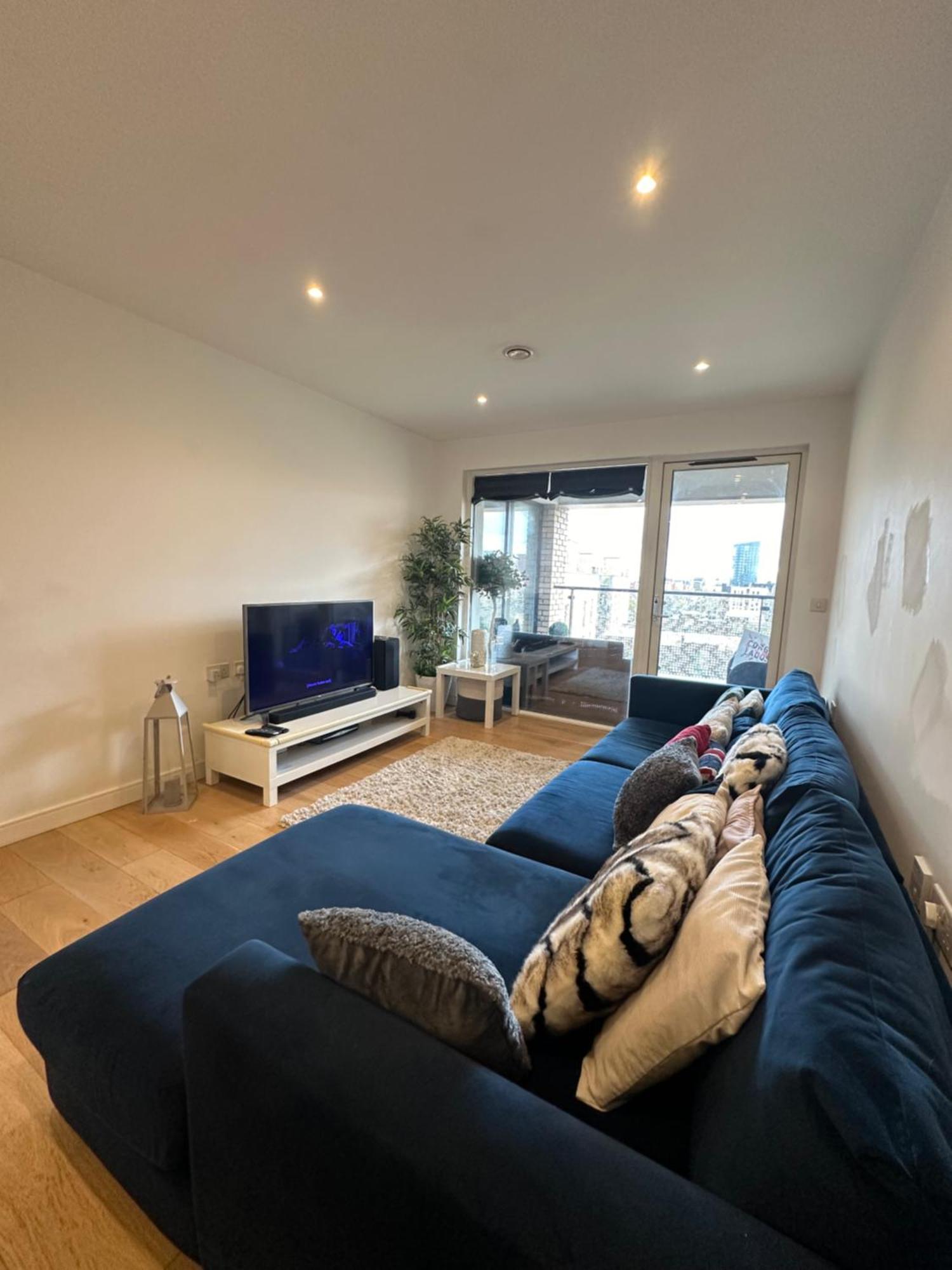 Luxury 3 Bedroom Flat In Stratford, Leilighet London