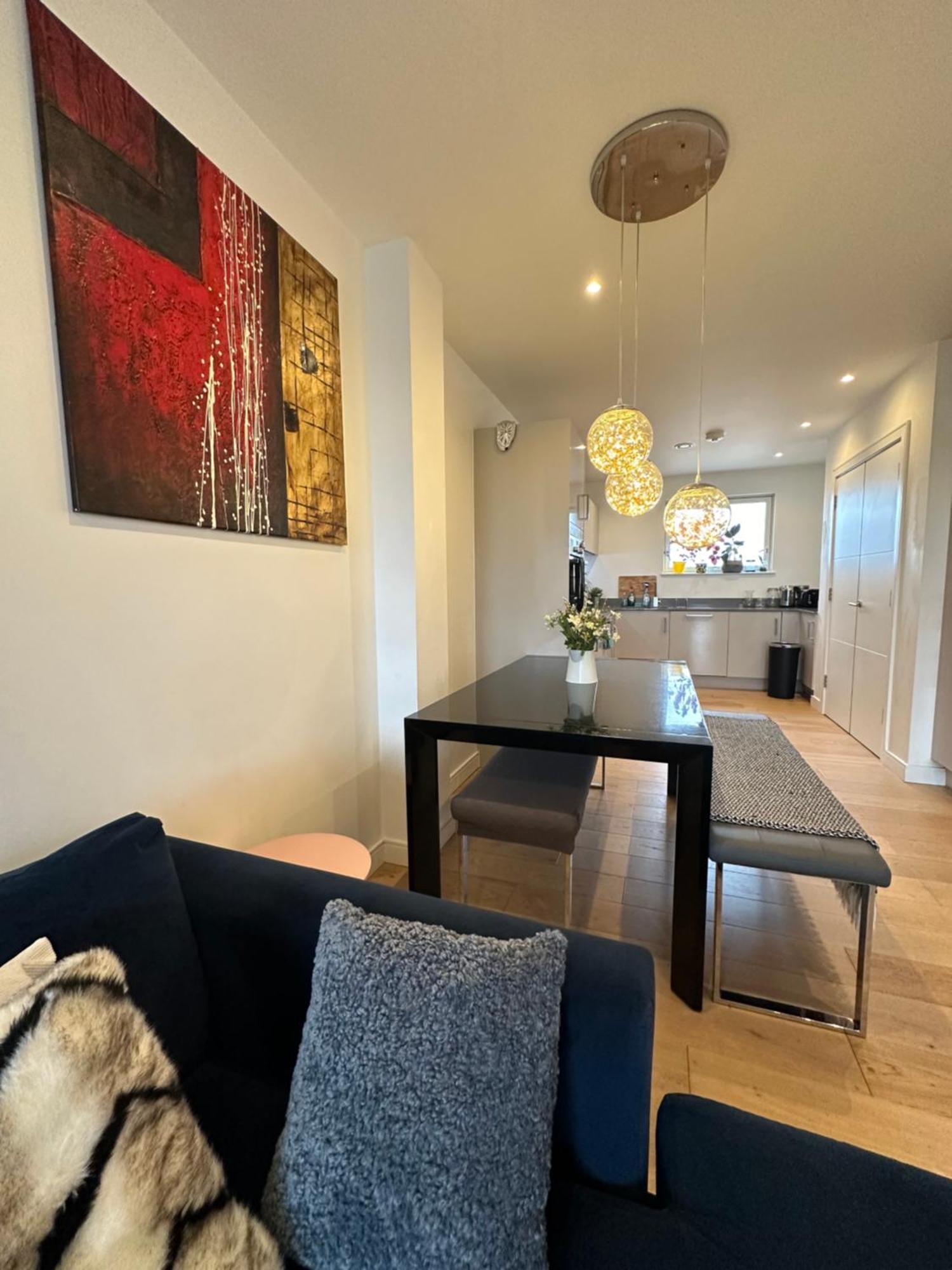 Luxury 3 Bedroom Flat In Stratford, Leilighet London