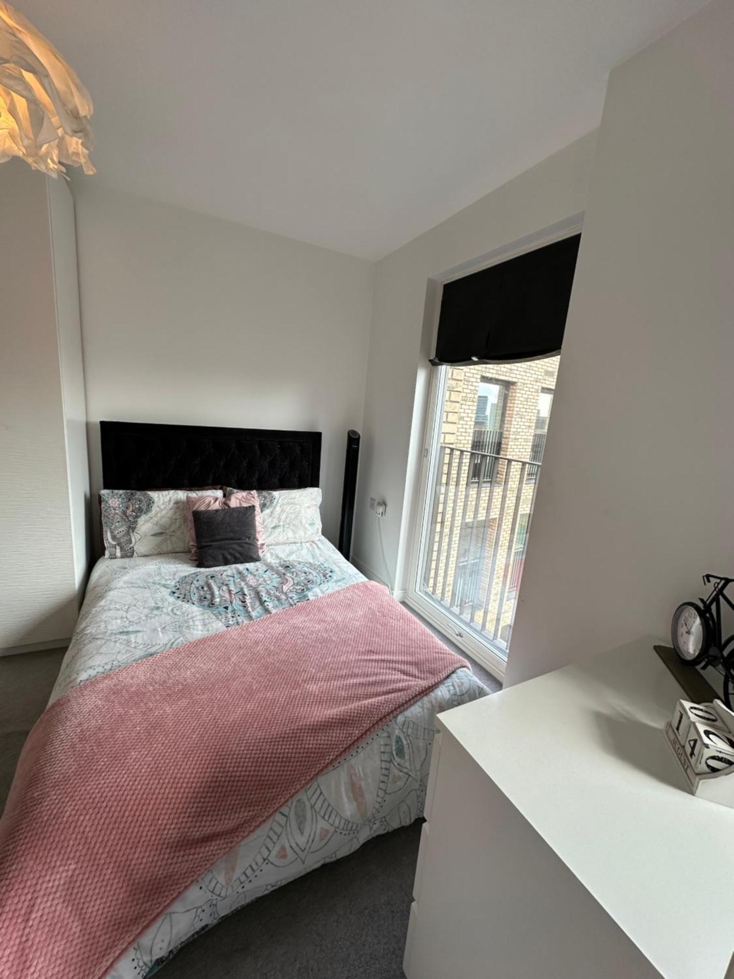 Luxury 3 Bedroom Flat In Stratford, London
