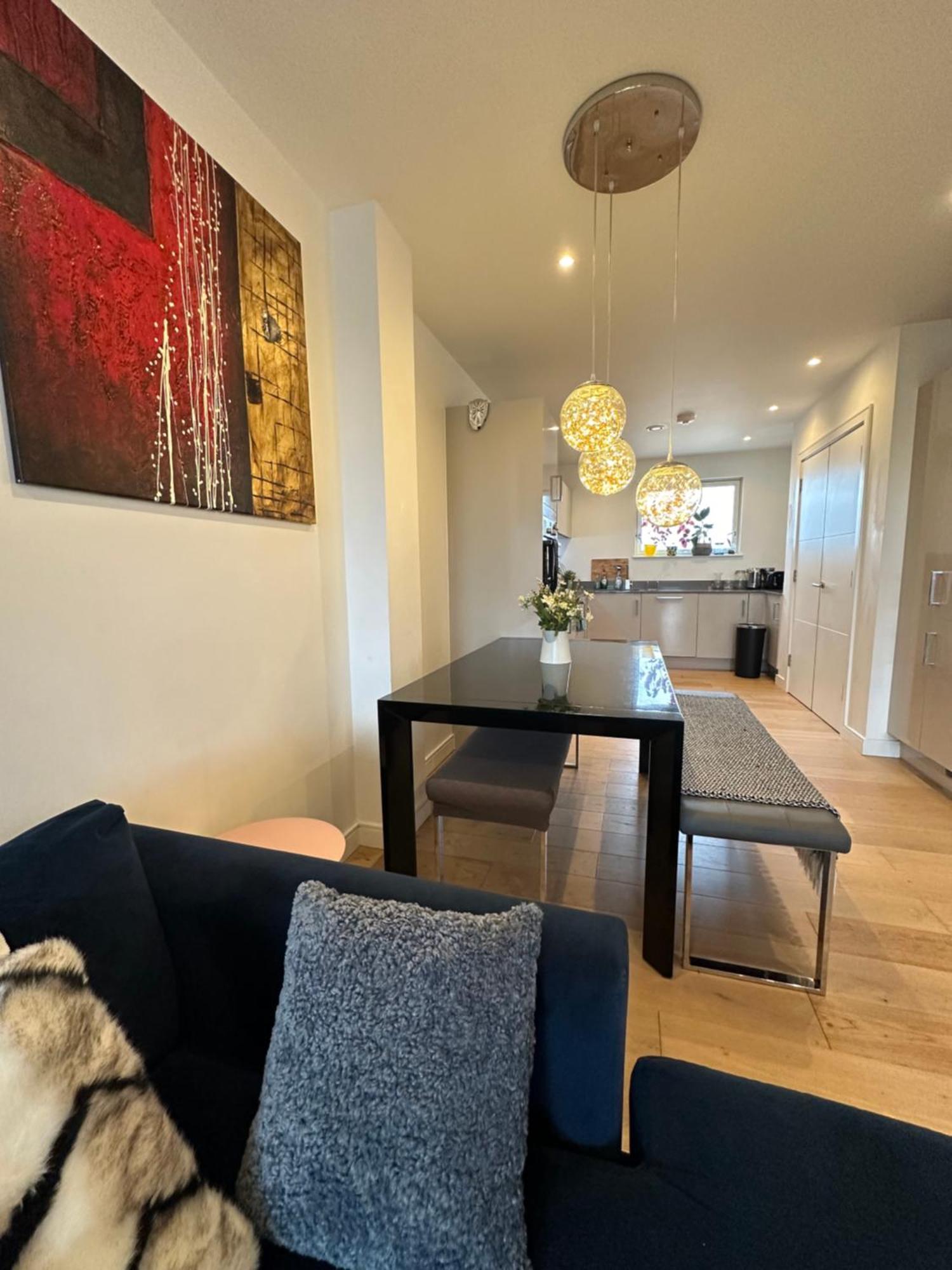 Luxury 3 Bedroom Flat In Stratford, London
