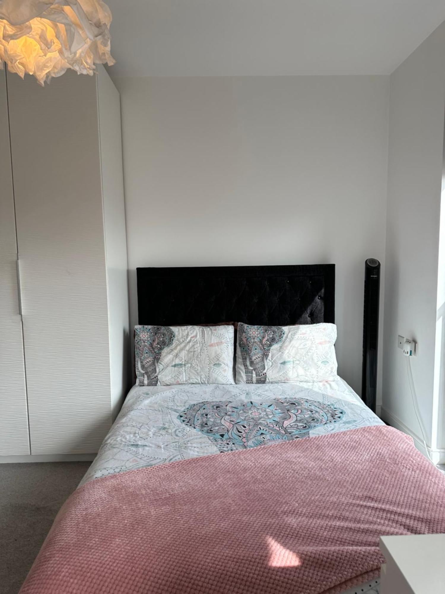 Luxury 3 Bedroom Flat In Stratford, Leilighet London