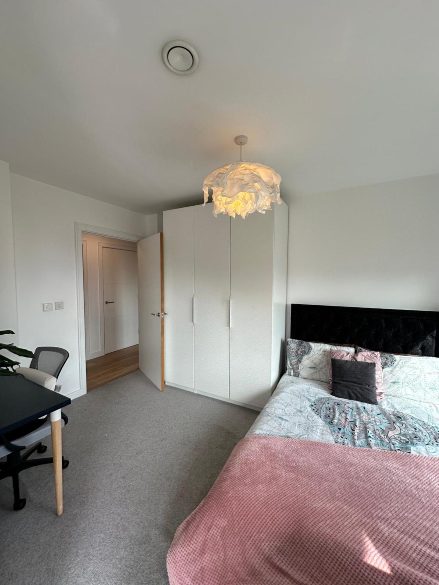 Luxury 3 Bedroom Flat In Stratford, London