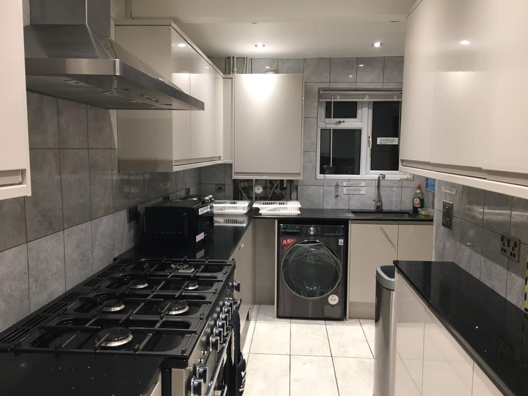 Private Renovated With Standard Size Brown Desk In Se9 6pg London
