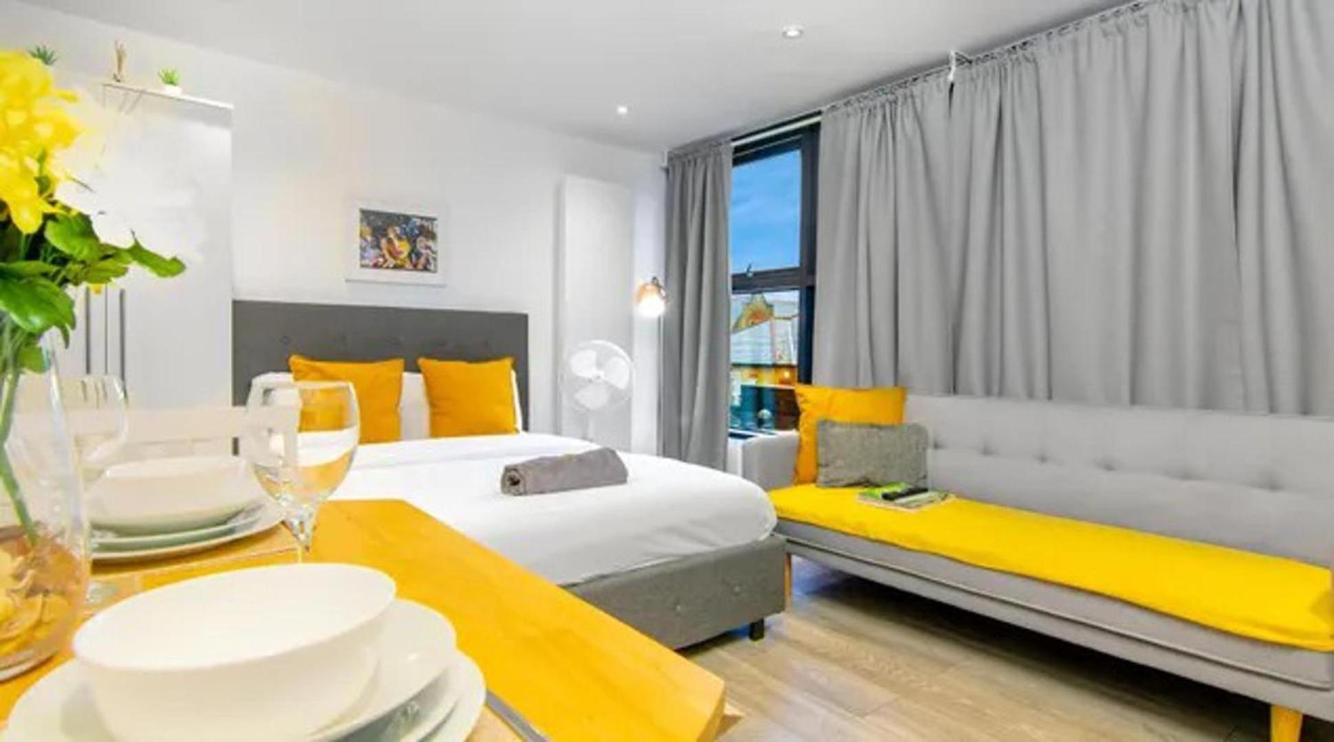 - 3 Sleeps Apartment *