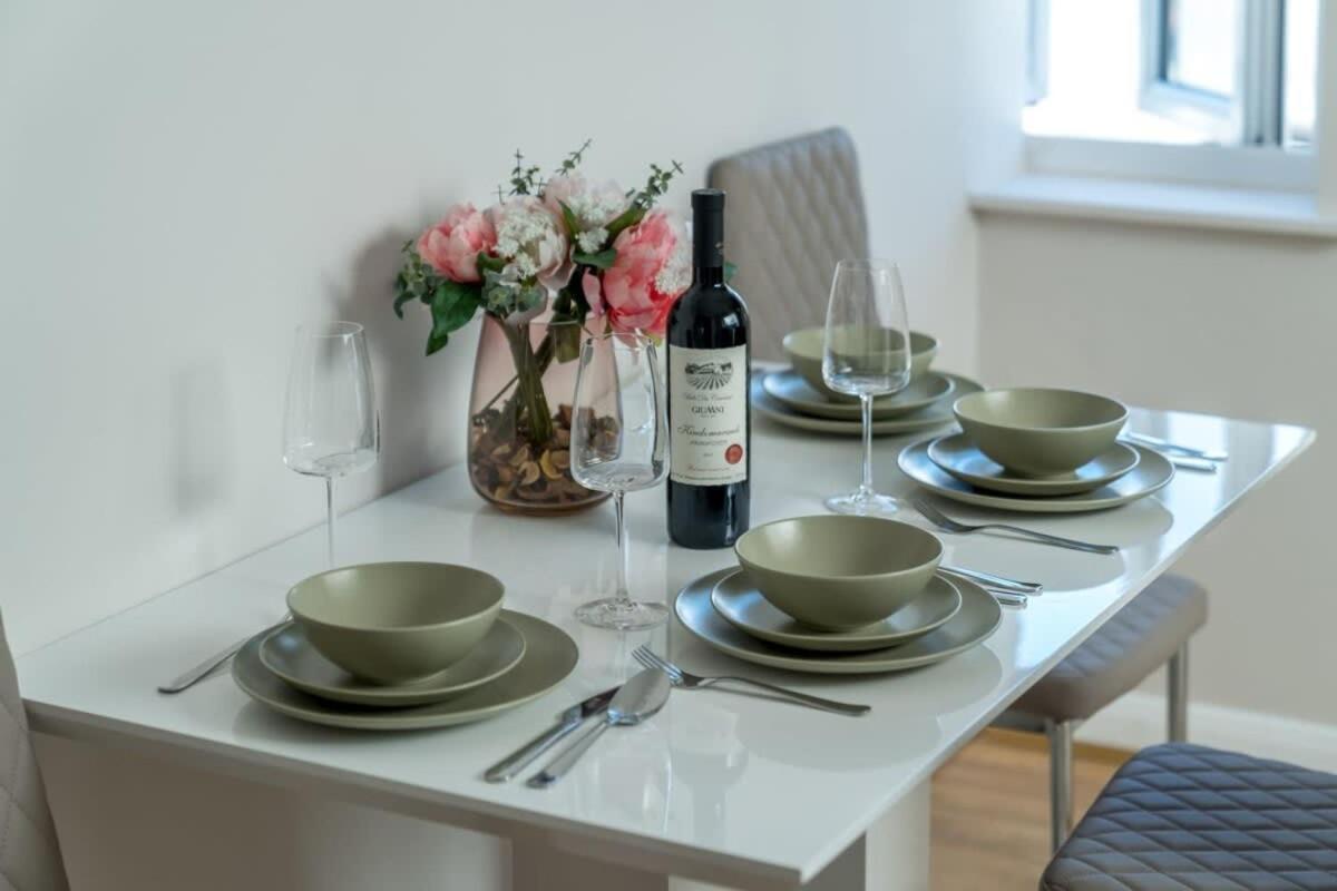 Of - Lovely Two Bedroom Apartamento