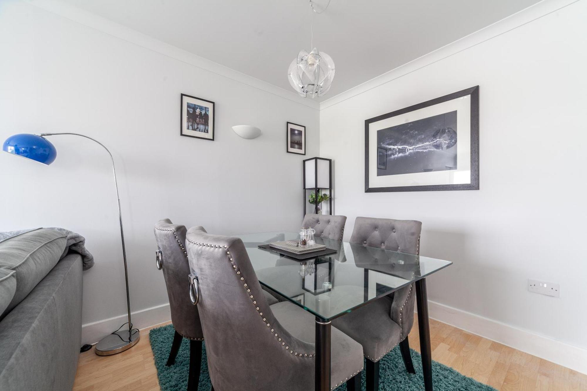 Apartment Stylish Chic Retreat: 1-bed, Near Canary Wharf London