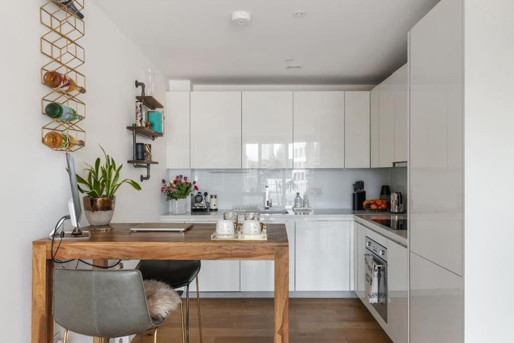 Modern New 1-bedroom Stunning Views Londen