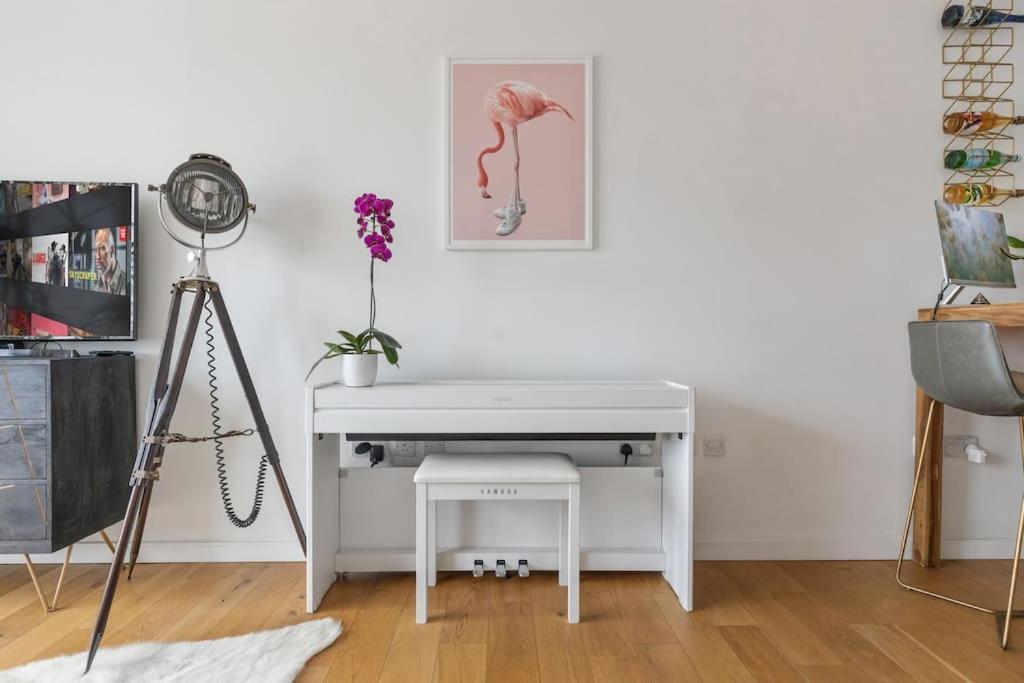 Modern New 1-bedroom Stunning Views Londen