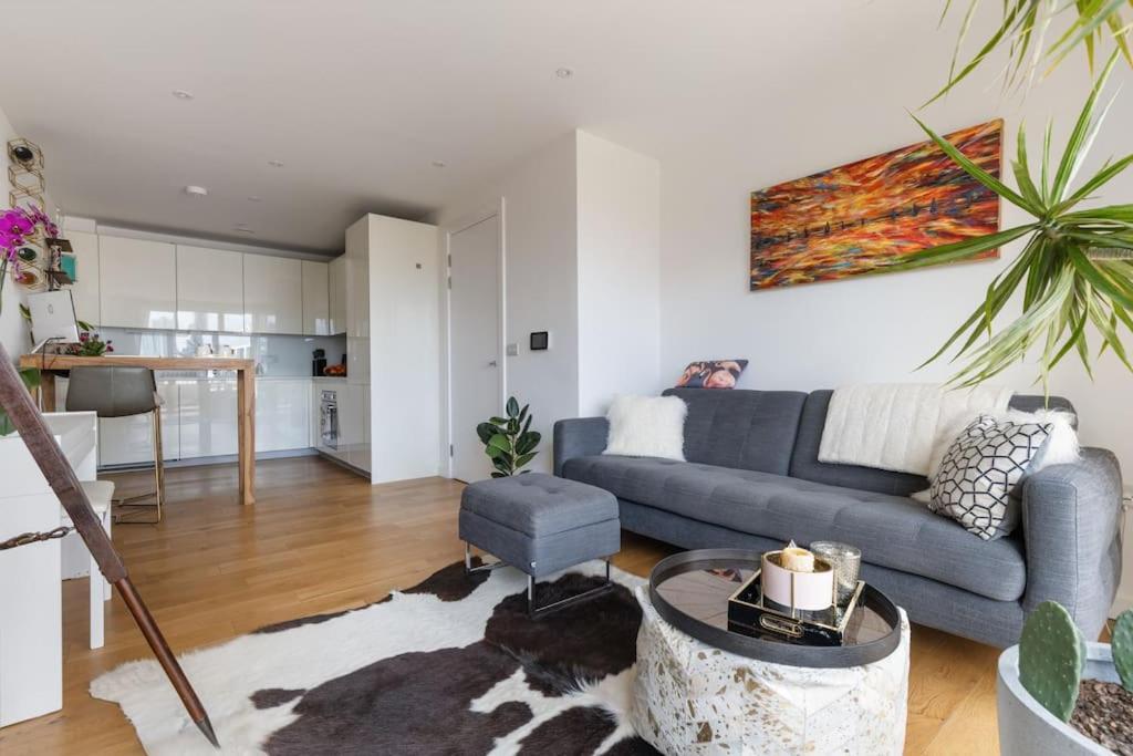 Modern New 1-bedroom Stunning Views