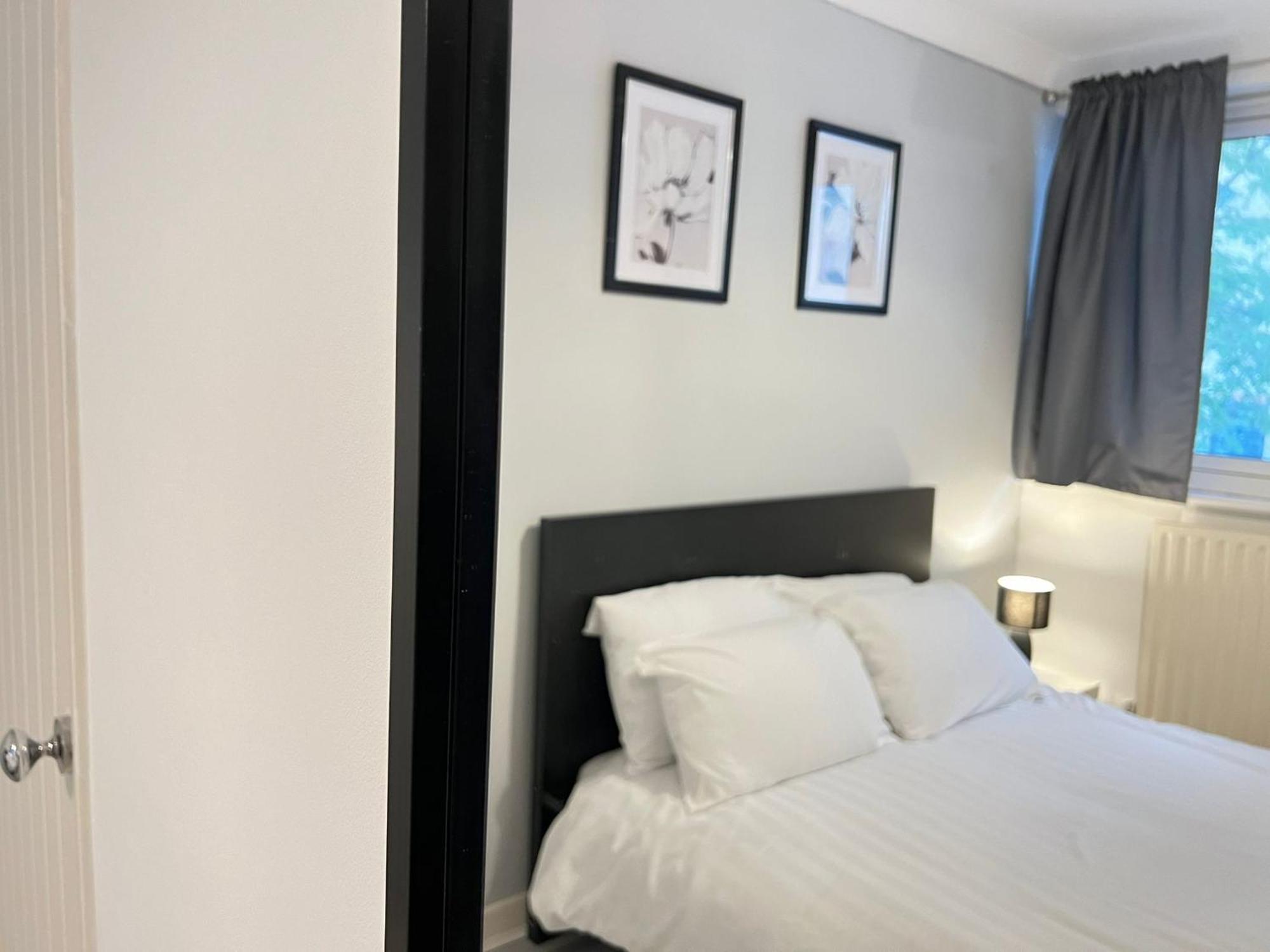 2 Bed Flat In Canary Wharf London