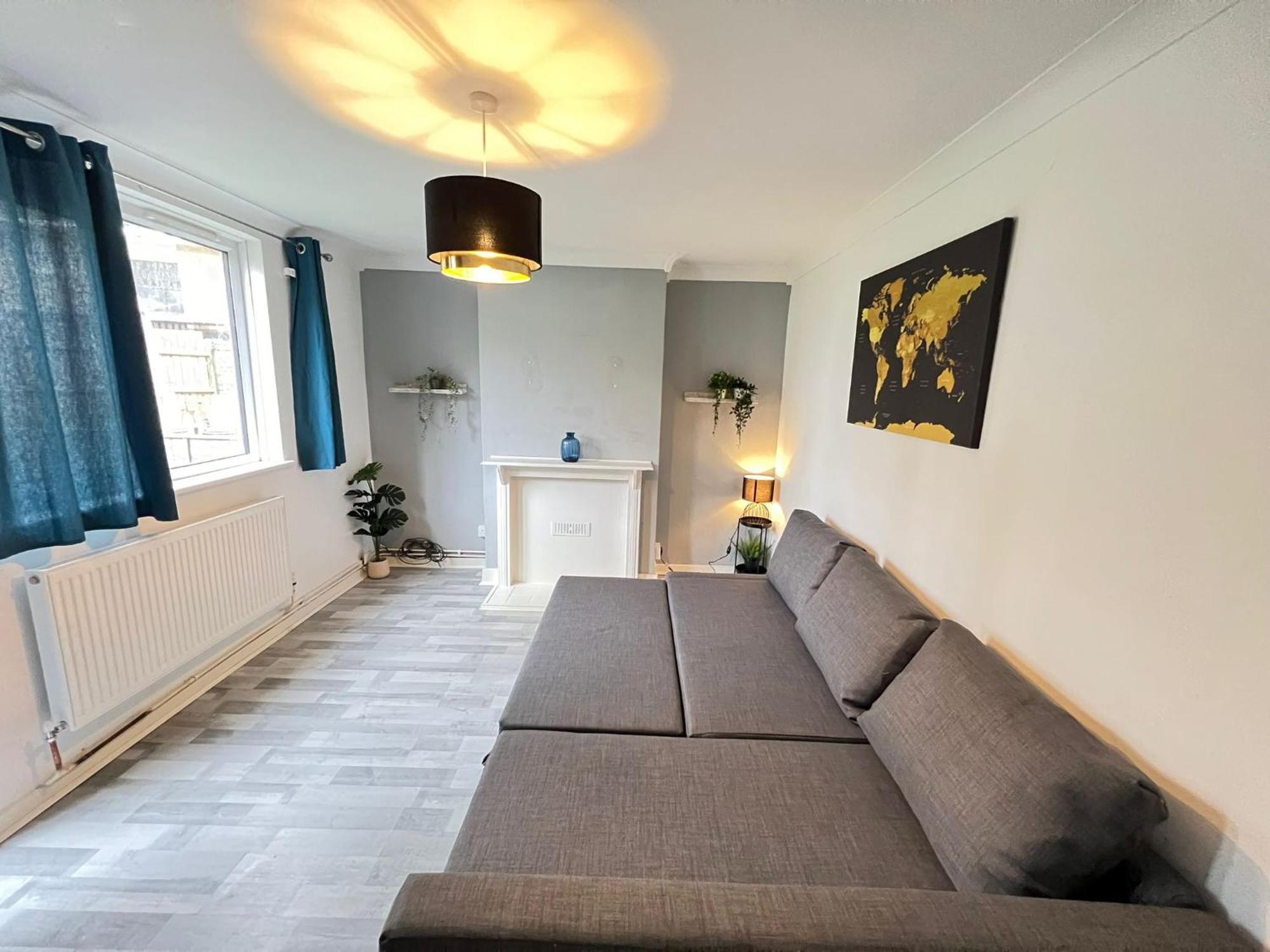 2 Bed Flat In Canary Wharf London