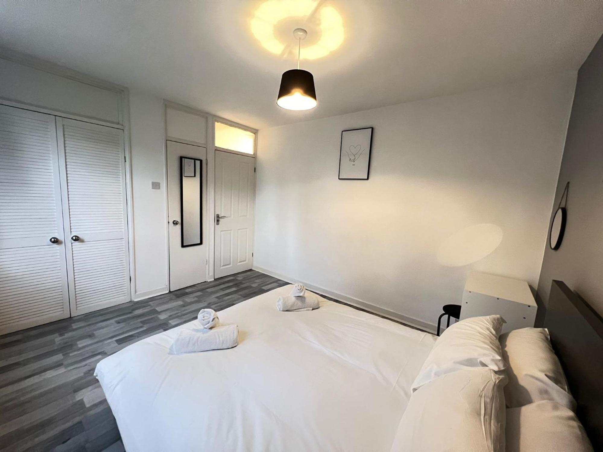 2 Bed Flat In Canary Wharf London