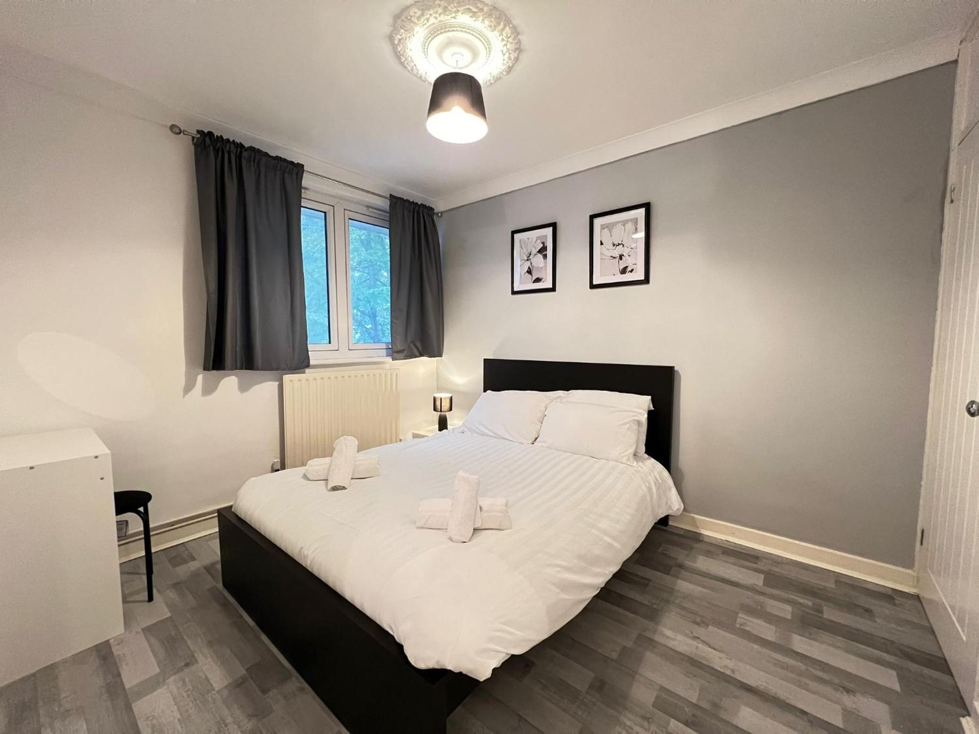 2 Bed Flat In Canary Wharf London