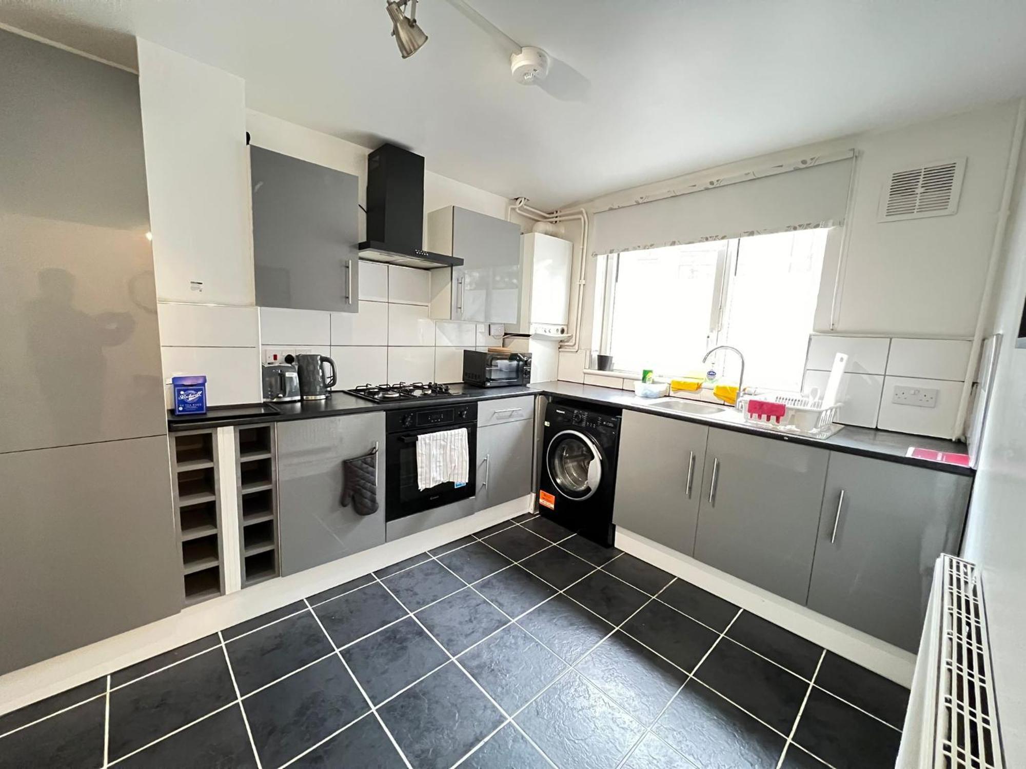 2 Bed Flat In Canary Wharf