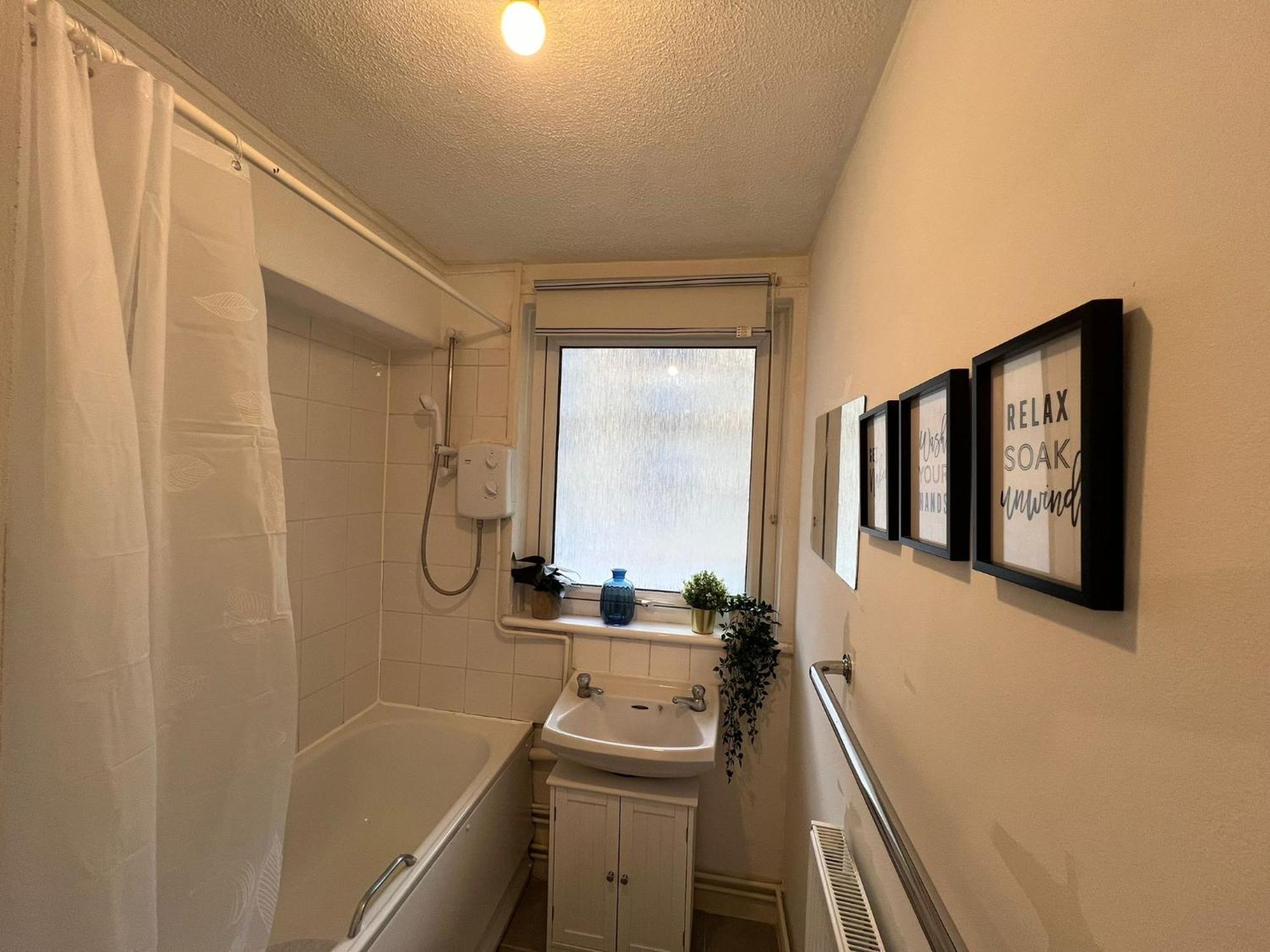 2 Bed Flat In Canary Wharf