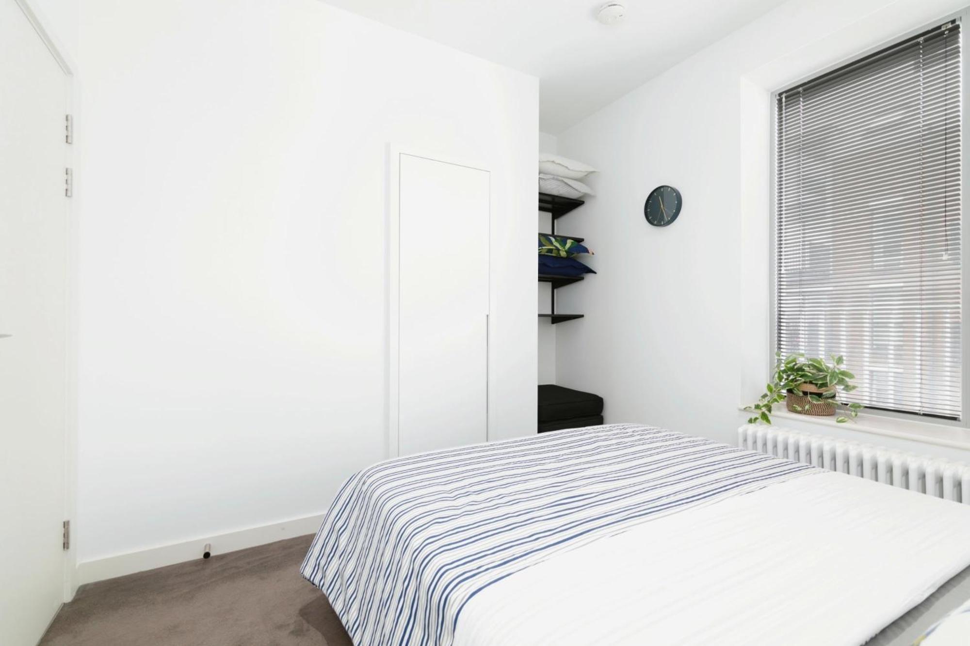 Chic 2 Bedroom Flat With Balcony London