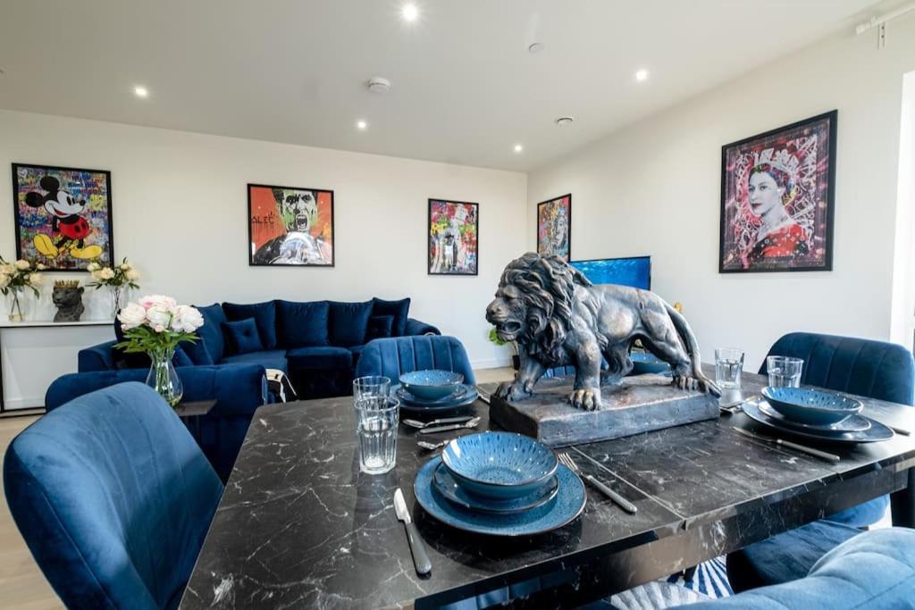 Luxury Penthouse In Canary Wharf - 3 Bedroom / 2 Bathroom * Londen