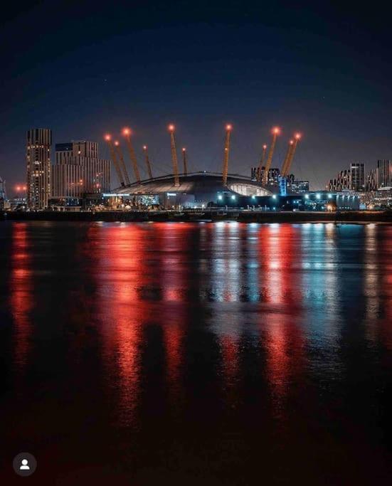 Appartement Luxury Penthouse In Canary Wharf - 3 Bedroom / 2 Bathroom Londen
