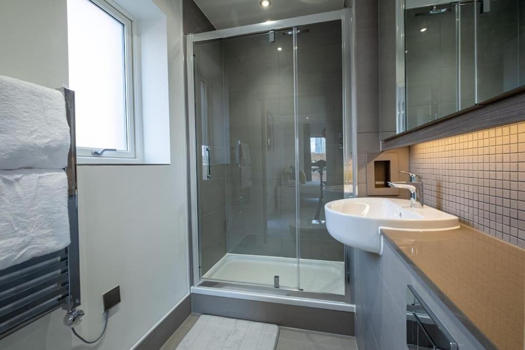 Luxury Penthouse In Canary Wharf - 3 Bedroom / 2 Bathroom Appartement *