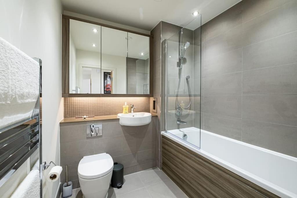 Luxury Penthouse In Canary Wharf - 3 Bedroom / 2 Bathroom * Londen