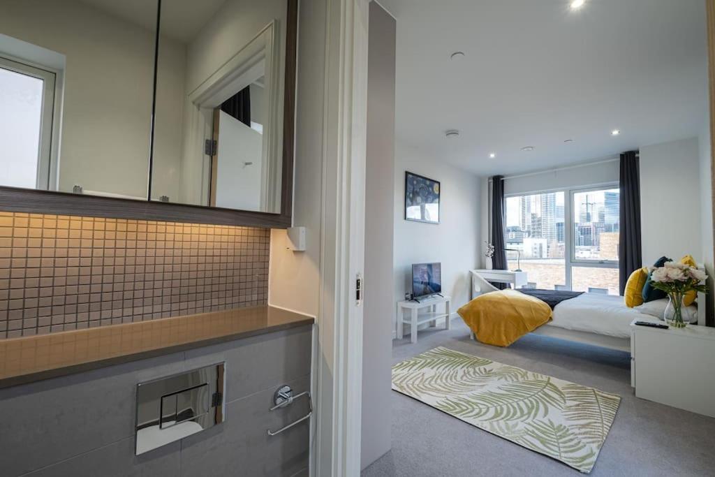 Luxury Penthouse In Canary Wharf - 3 Bedroom / 2 Bathroom Appartement Londen
