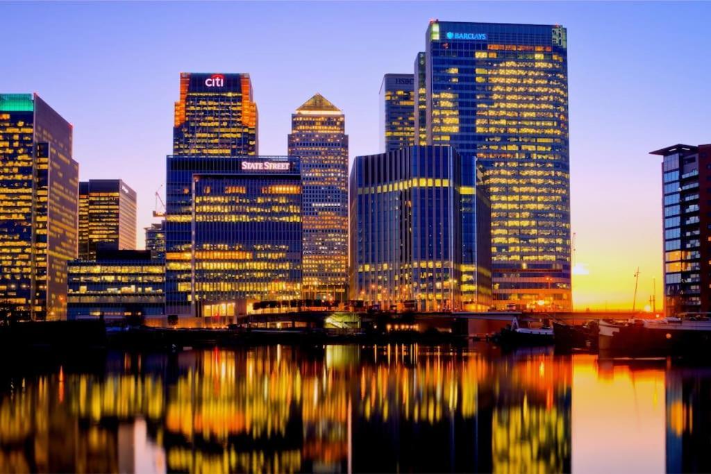 Luxury Penthouse In Canary Wharf - 3 Bedroom / 2 Bathroom Appartement *
