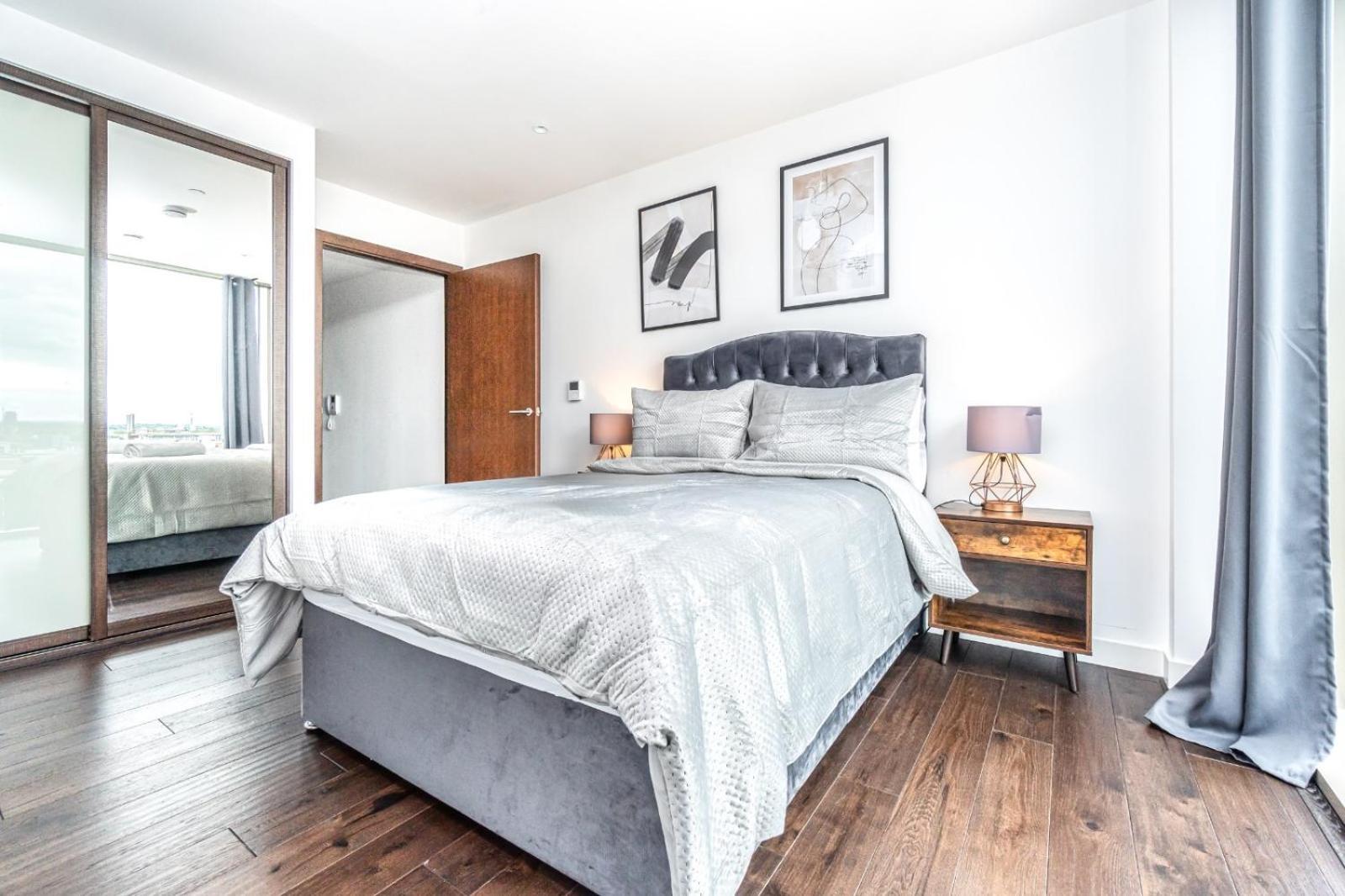 Luxury 2 Bedroom In Tower Hill Apartment London