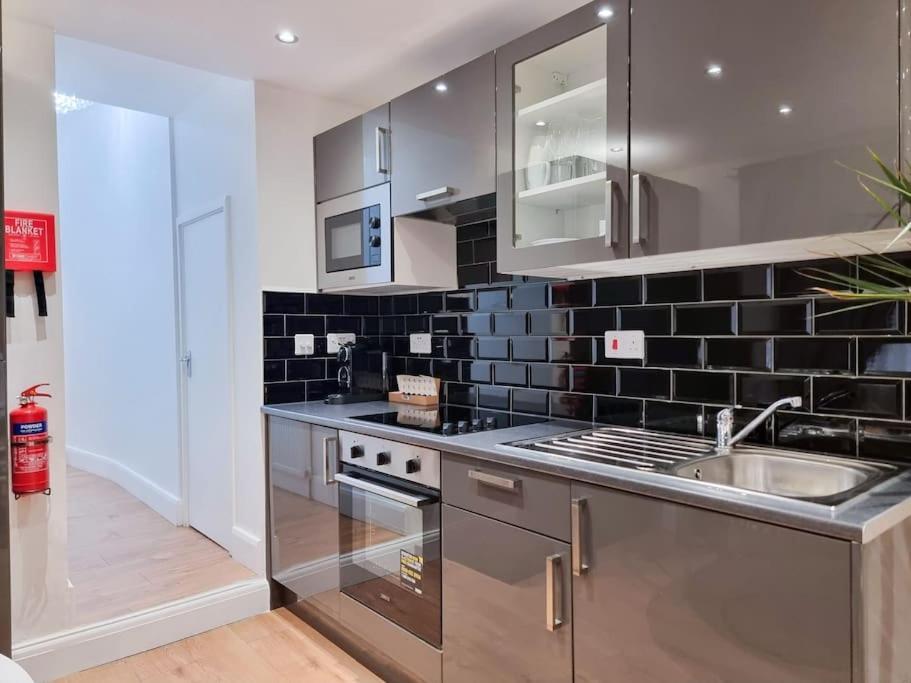 Apartment Stylish And Cosy 2 In W Private Parking