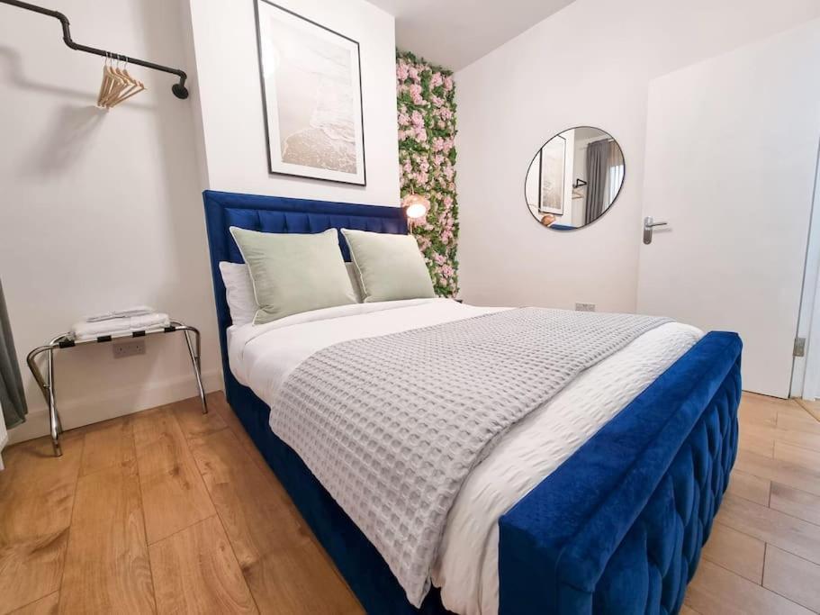 Stylish And Cosy 2 In W Private Parking Apartment *