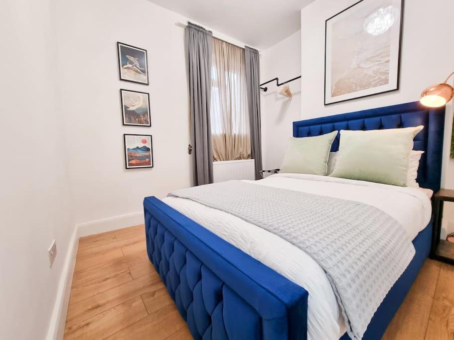 Stylish And Cosy 2 In W Private Parking Apartment