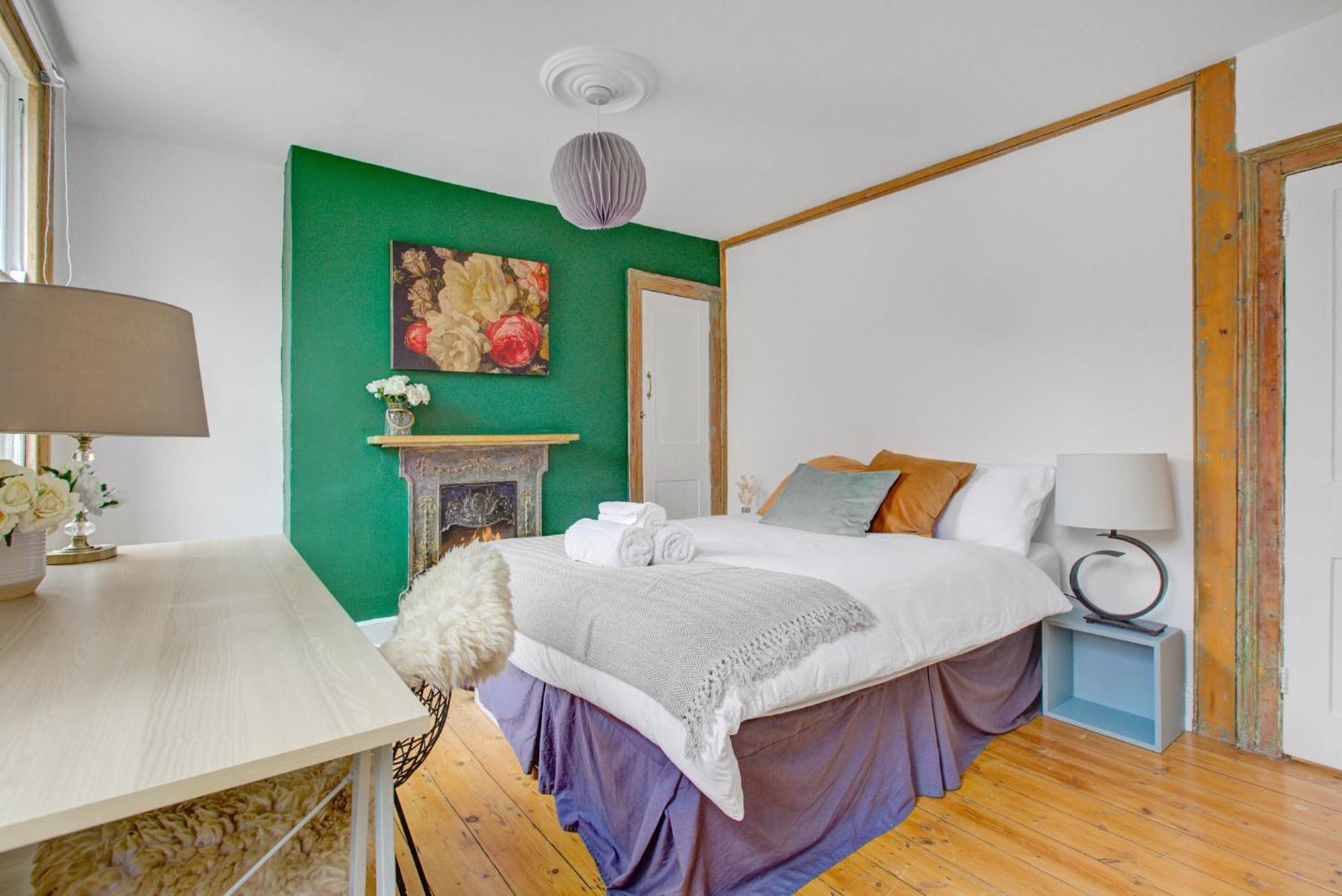Elegant Georgian 3 Bedroom Townhouse In The Heart Of Ideal For Families And Large Group Bookings Apartamento *