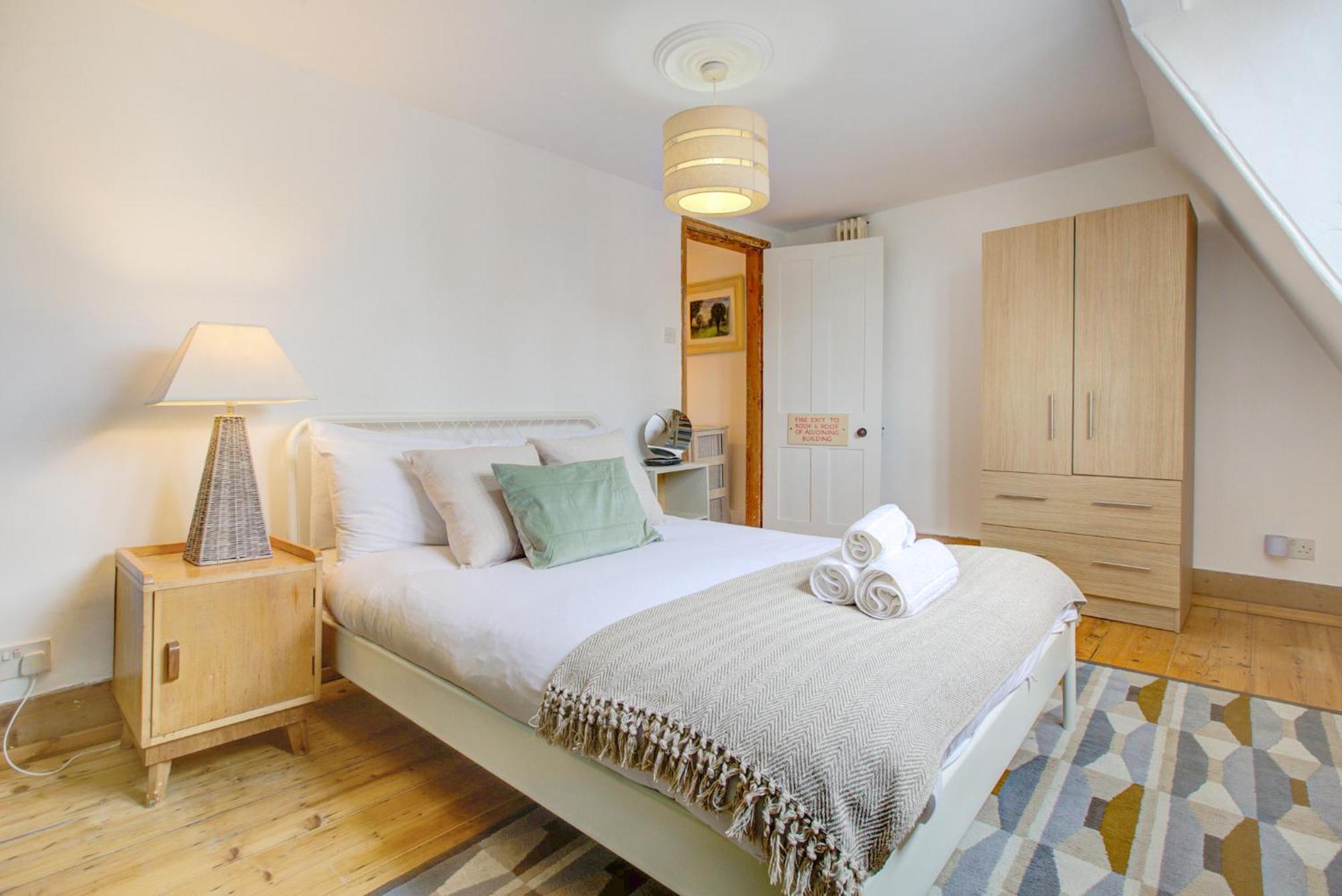 Elegant Georgian 3 Bedroom Townhouse In The Heart Of Ideal For Families And Large Group Bookings Apartamento