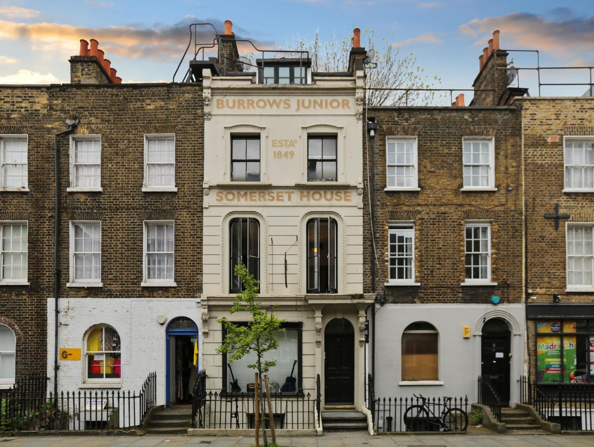 Elegant Georgian 3 Bedroom Townhouse In The Heart Of Ideal For Families And Large Group Bookings Apartamento *