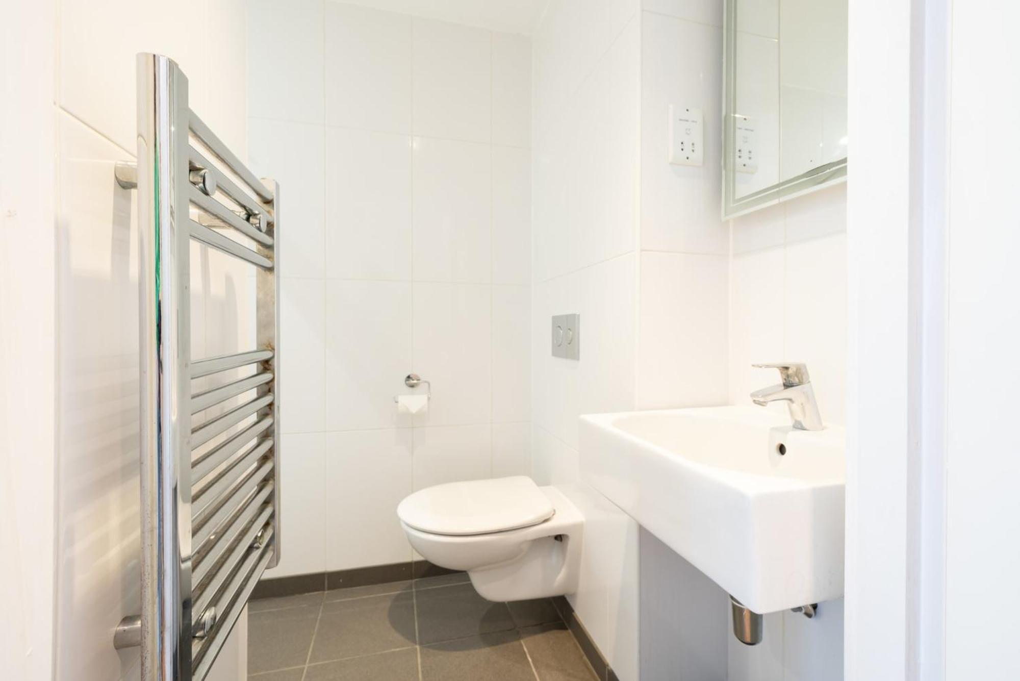 Cosy And At Chapter Aldgate In *