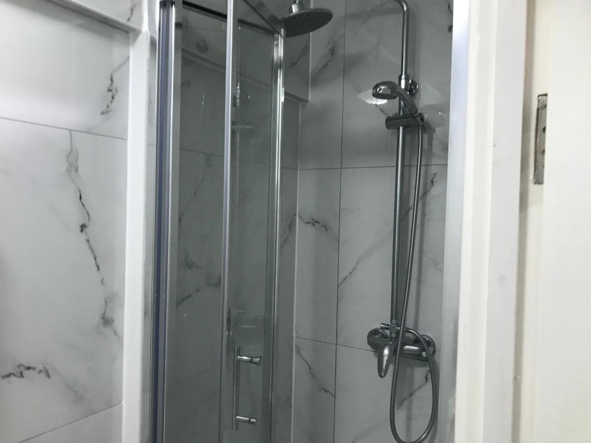 Ensuite With Kitchen Ext Large With Balcony In Zone 2 Leilighet *