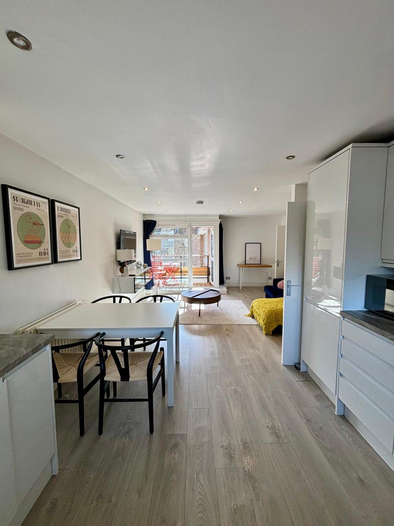 Leilighet 2 Bed, Open Plan, Modernised Flat, Canary Wharf