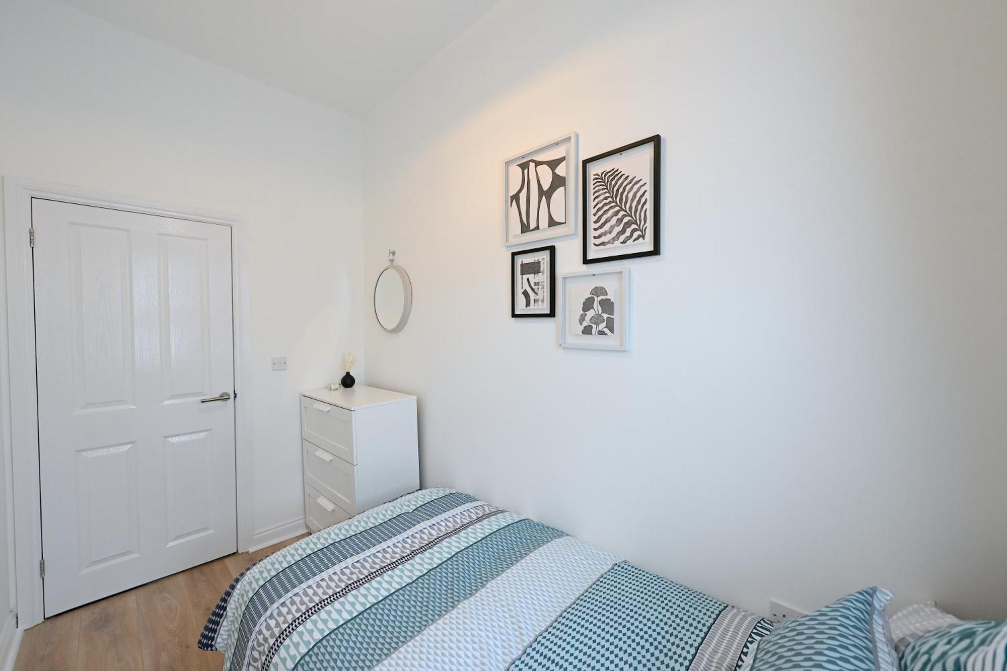 Bright & Large 3 Bed Flat In Apartment London