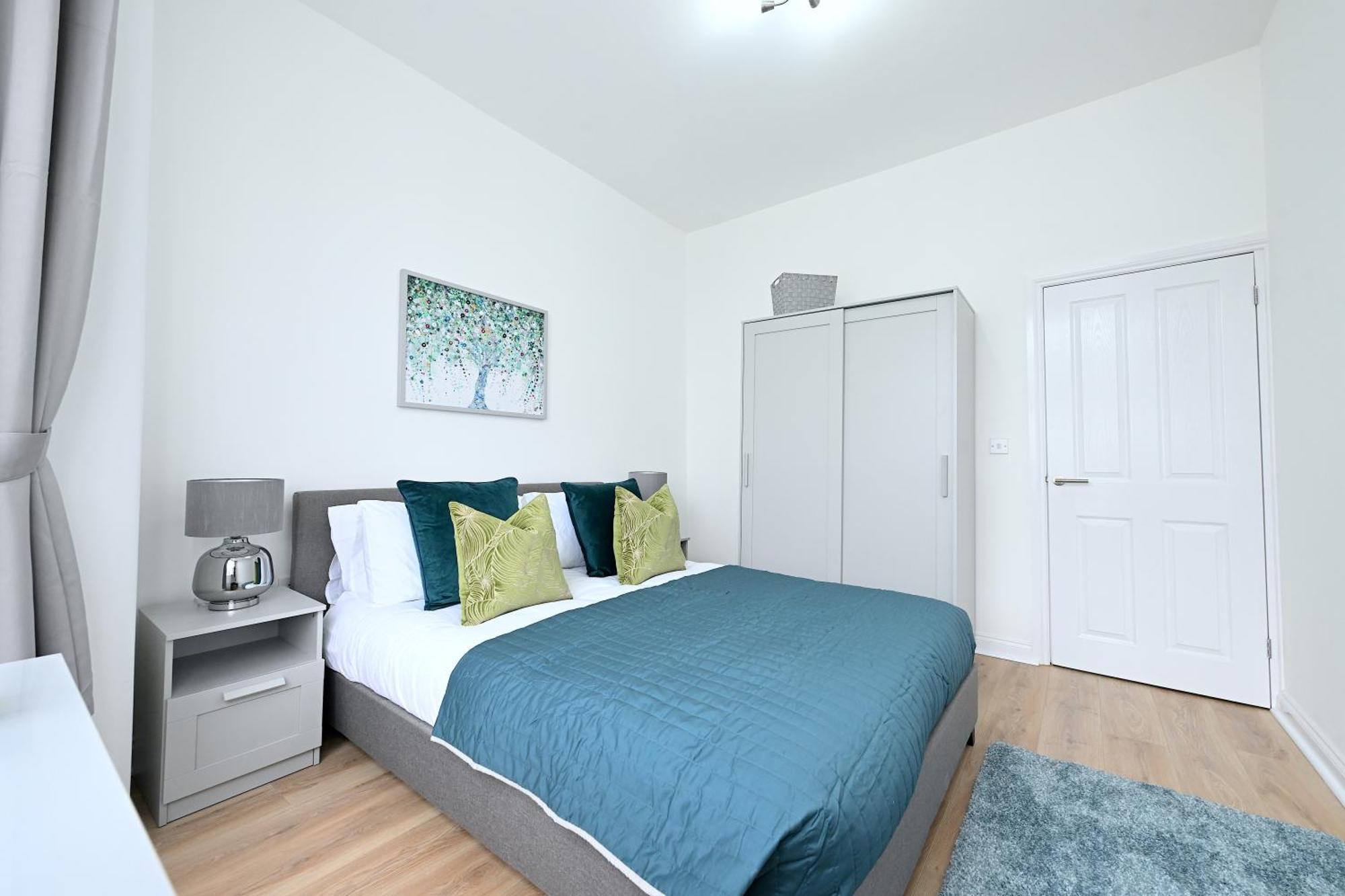 Apartment Bright & Large 3 Bed Flat In London