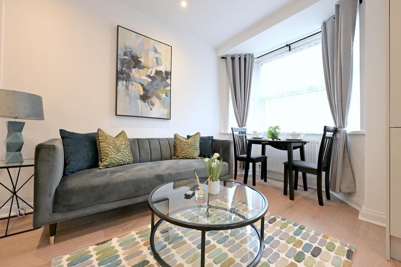 Bright & Large 3 Bed Flat In London