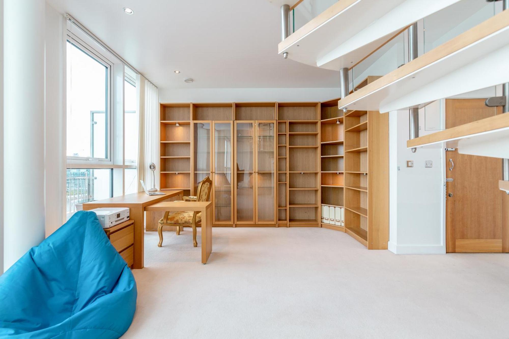 Excel Dock Apartment *