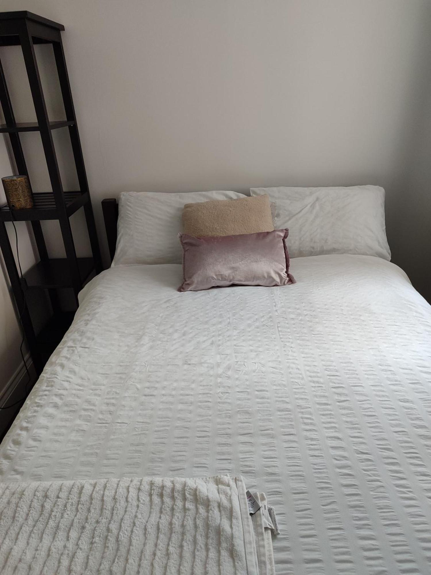 Comfortable Two Bedroom Modern Leilighet