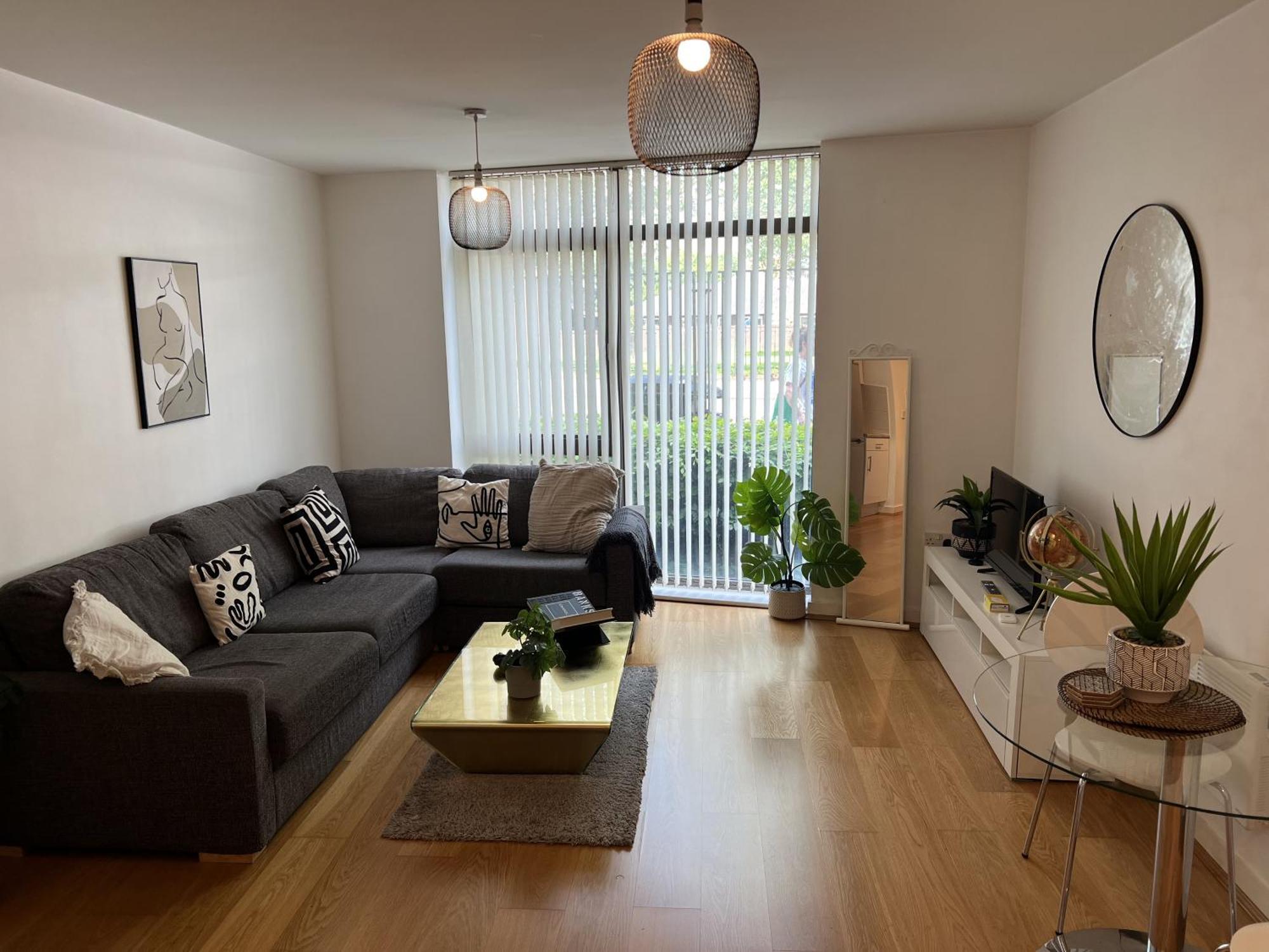 1988 Homes - Greenwich Apartment London