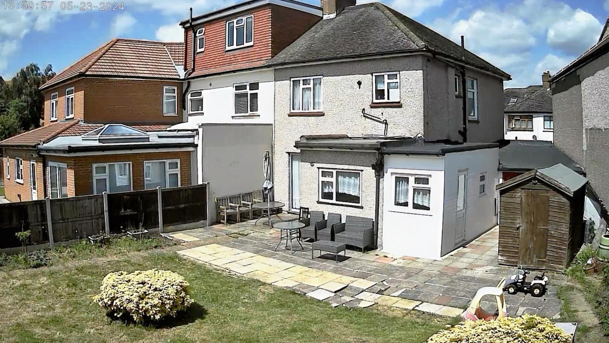 Barking House Sleeps 12 - Parking - Train Tube - Airport Holiday home *