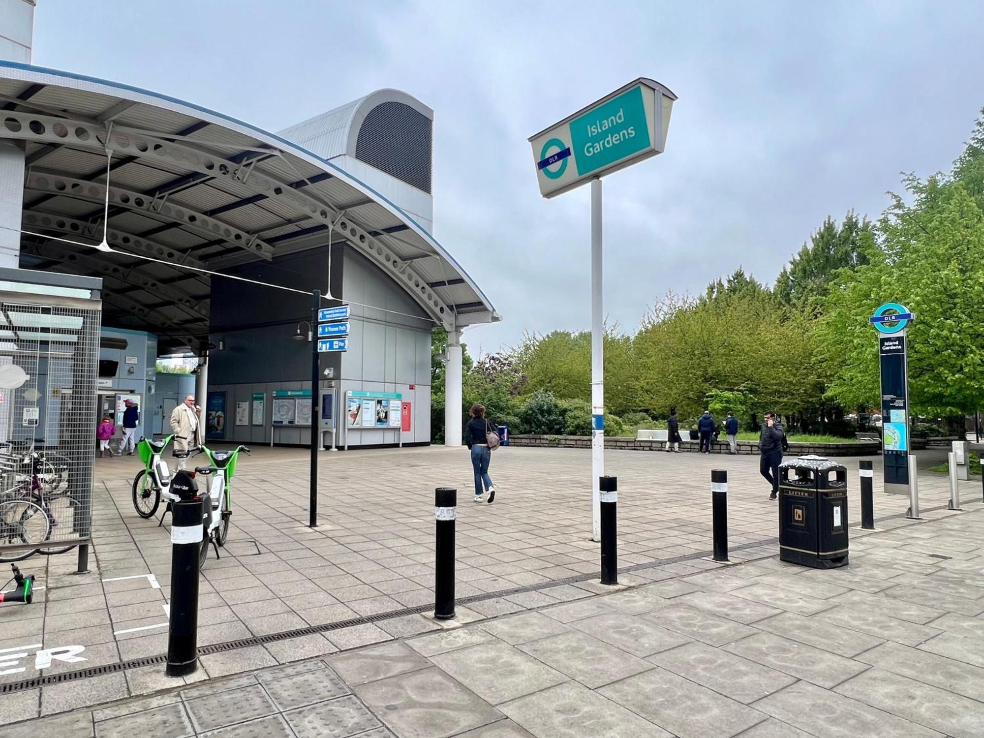 Holiday home Stylish 2 Bedroom London Home With Garden Free Parking Smart Tvs Close To Thames Riverside And Canary Wharf London