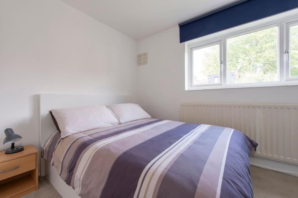 Holiday home Lovely 2-bed 15 Minutes To *